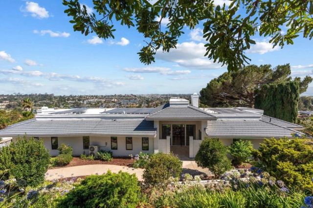 1561 La Plaza Drive, San Marcos, CA 92078