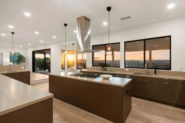 1561 La Plaza Drive, San Marcos, CA 92078