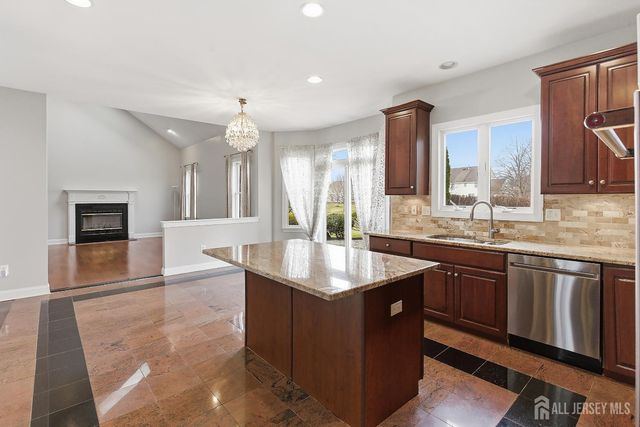 14 E Barnyard Court, Plainsboro, NJ 08536