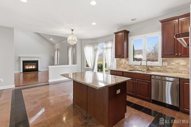 14 E Barnyard Court, Plainsboro, NJ 08536