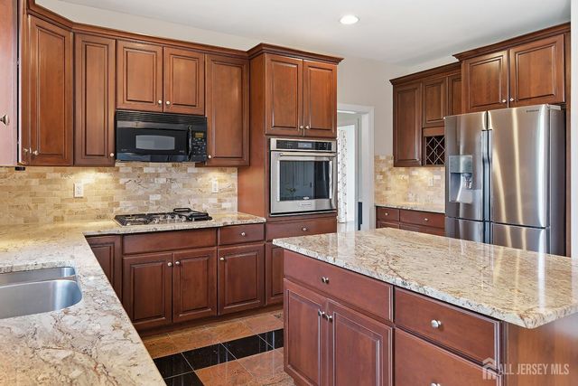 14 E Barnyard Court, Plainsboro, NJ 08536