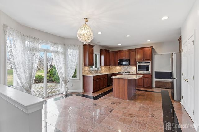 14 E Barnyard Court, Plainsboro, NJ 08536