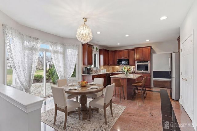 14 E Barnyard Court, Plainsboro, NJ 08536