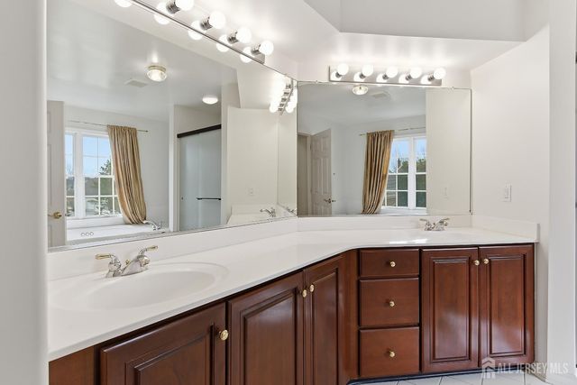 14 E Barnyard Court, Plainsboro, NJ 08536