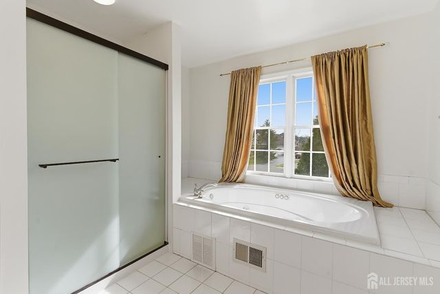 14 E Barnyard Court, Plainsboro, NJ 08536