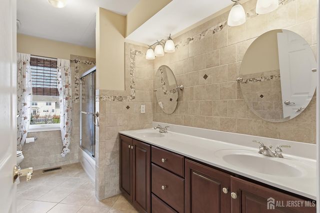 14 E Barnyard Court, Plainsboro, NJ 08536