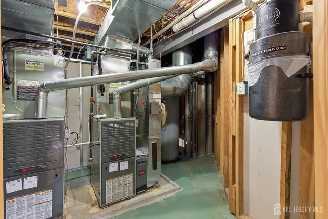 14 E Barnyard Court, Plainsboro, NJ 08536