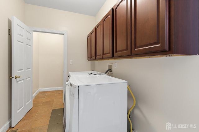 14 E Barnyard Court, Plainsboro, NJ 08536