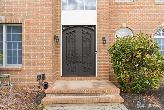 14 E Barnyard Court, Plainsboro, NJ 08536