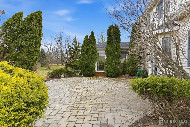 14 E Barnyard Court, Plainsboro, NJ 08536