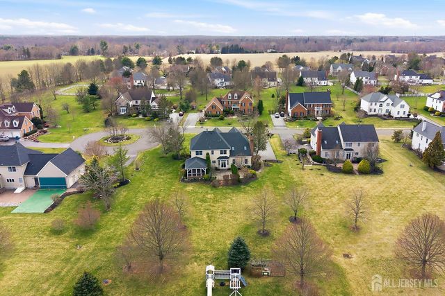 14 E Barnyard Court, Plainsboro, NJ 08536