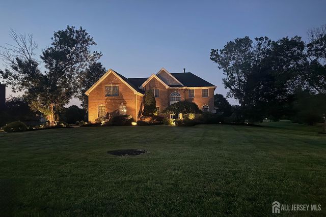 14 E Barnyard Court, Plainsboro, NJ 08536