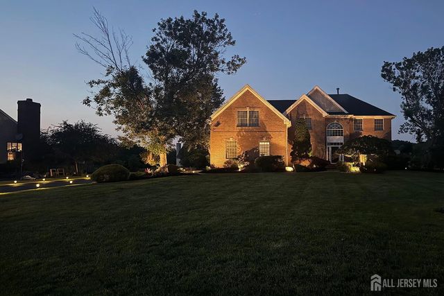 14 E Barnyard Court, Plainsboro, NJ 08536