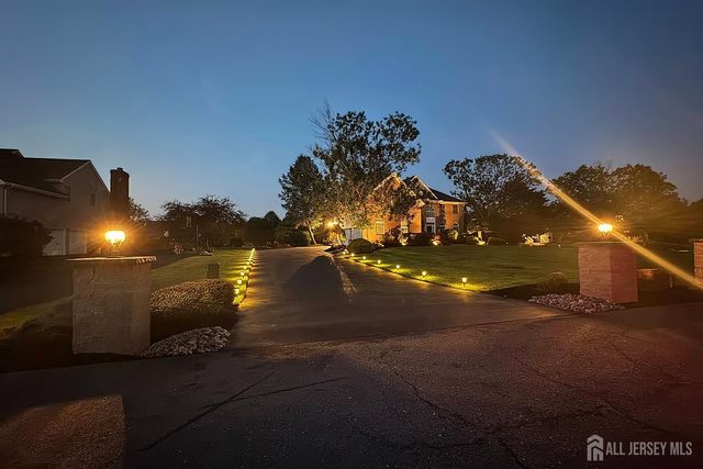 14 E Barnyard Court, Plainsboro, NJ 08536