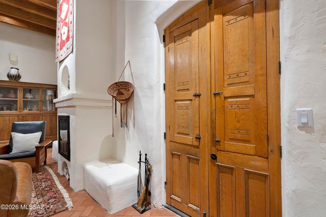 5094 E Fort Lowell Road, Tucson, AZ 85712