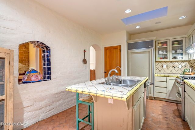 5094 E Fort Lowell Road, Tucson, AZ 85712