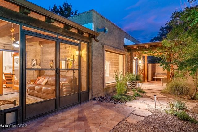 5094 E Fort Lowell Road, Tucson, AZ 85712