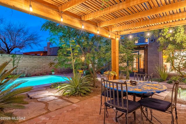 5094 E Fort Lowell Road, Tucson, AZ 85712