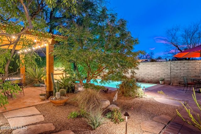 5094 E Fort Lowell Road, Tucson, AZ 85712