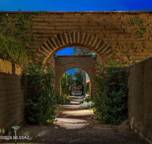 5094 E Fort Lowell Road, Tucson, AZ 85712