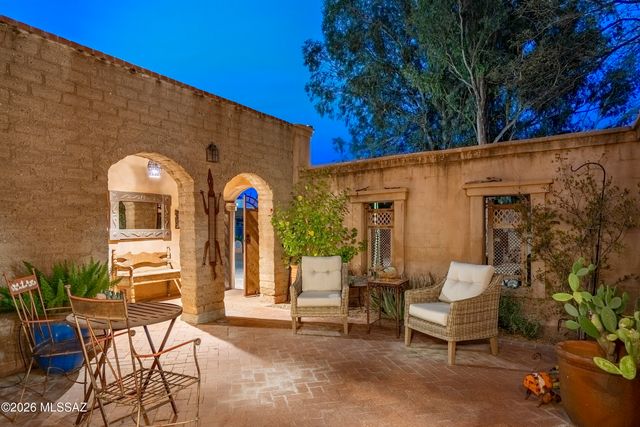 5094 E Fort Lowell Road, Tucson, AZ 85712