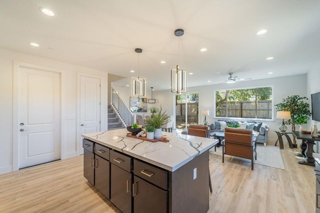 932 Tiffani Ct, Oakdale, CA 95361