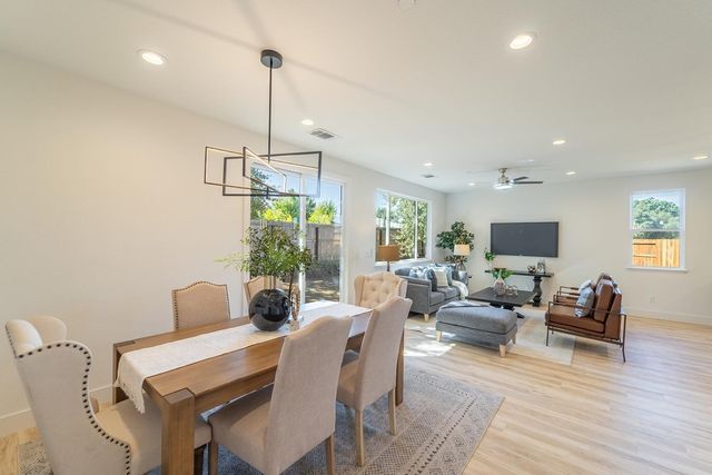 932 Tiffani Ct, Oakdale, CA 95361