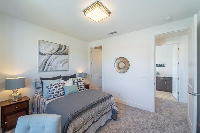 932 Tiffani Ct, Oakdale, CA 95361