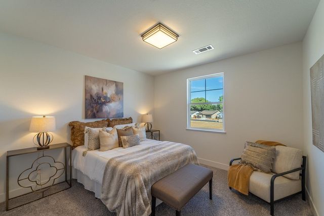 932 Tiffani Ct, Oakdale, CA 95361