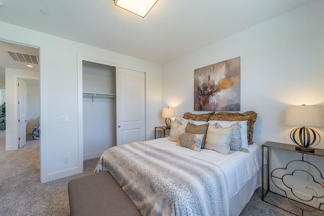 932 Tiffani Ct, Oakdale, CA 95361