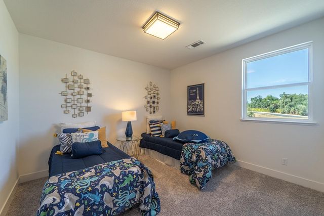 932 Tiffani Ct, Oakdale, CA 95361