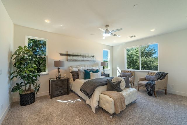 932 Tiffani Ct, Oakdale, CA 95361