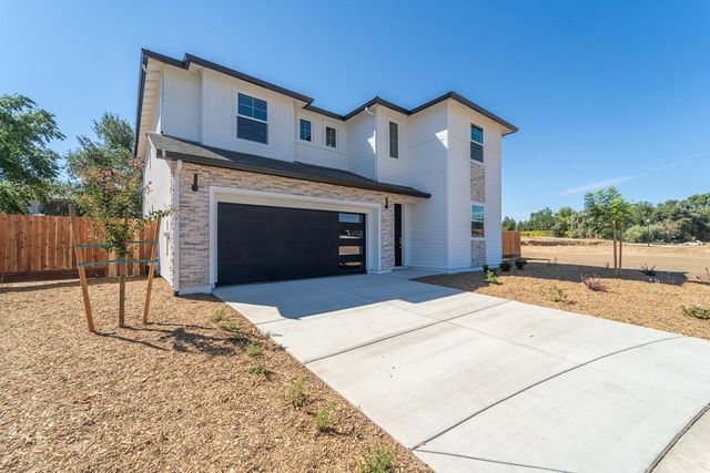 932 Tiffani Ct, Oakdale, CA 95361