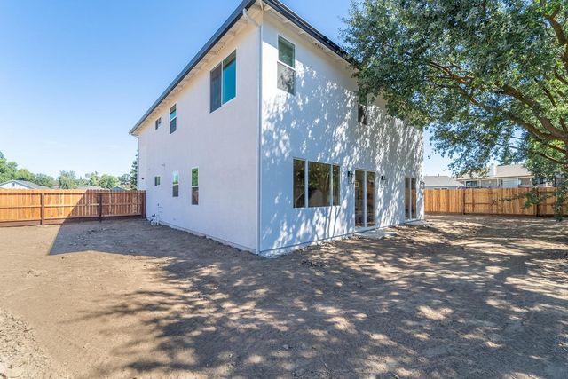 932 Tiffani Ct, Oakdale, CA 95361