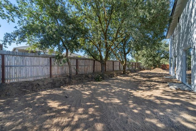 932 Tiffani Ct, Oakdale, CA 95361