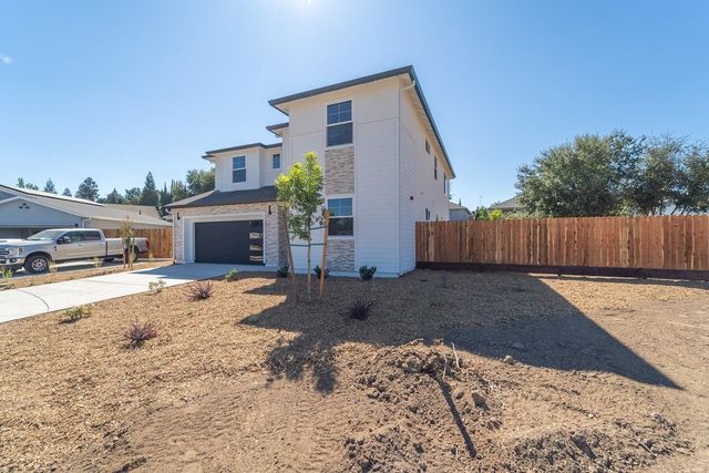 932 Tiffani Ct, Oakdale, CA 95361