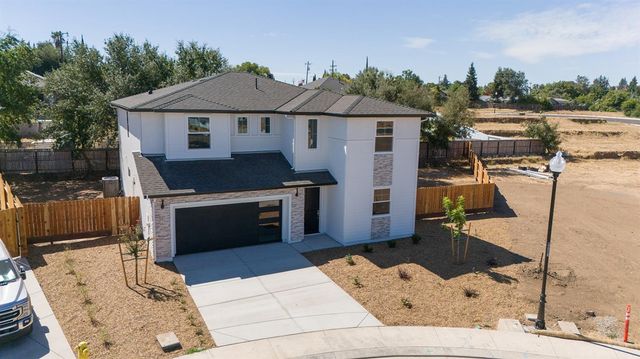 932 Tiffani Ct, Oakdale, CA 95361
