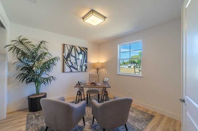 932 Tiffani Ct, Oakdale, CA 95361