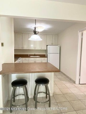 118 D Amberly Drive D, Manalapan, NJ 07726