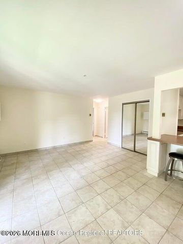 118 D Amberly Drive D, Manalapan, NJ 07726