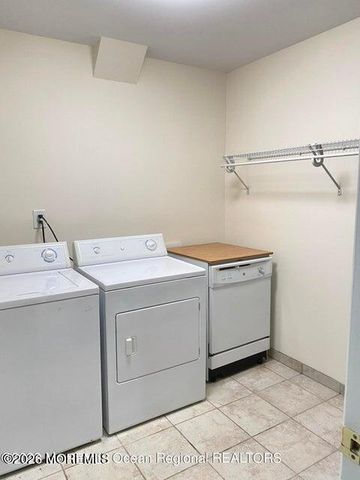 118 D Amberly Drive D, Manalapan, NJ 07726