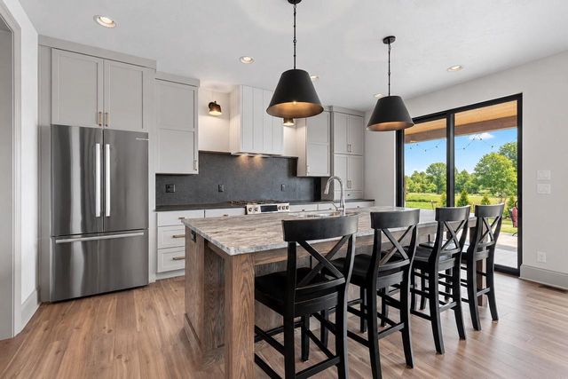 401 JERELYN COURT, Combined Locks, WI 54113