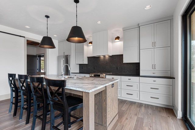 401 JERELYN COURT, Combined Locks, WI 54113