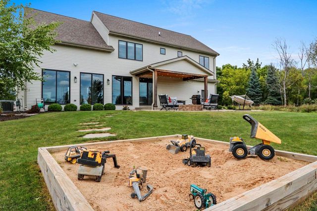 401 JERELYN COURT, Combined Locks, WI 54113