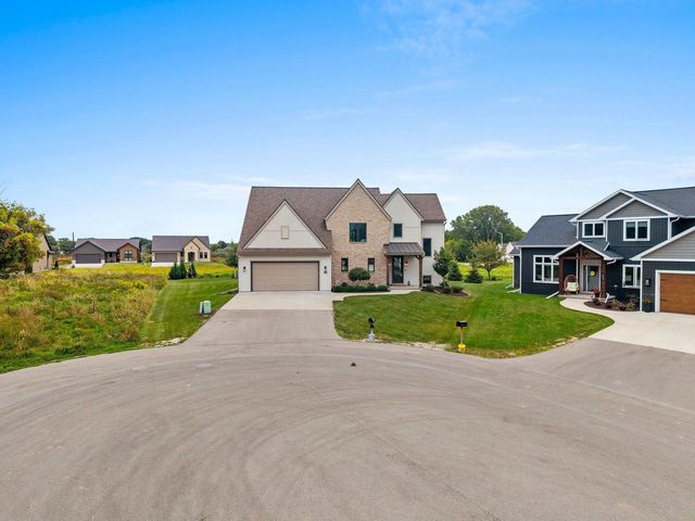 401 JERELYN COURT, Combined Locks, WI 54113