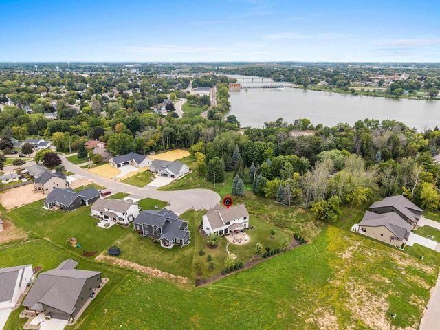 401 JERELYN COURT, Combined Locks, WI 54113