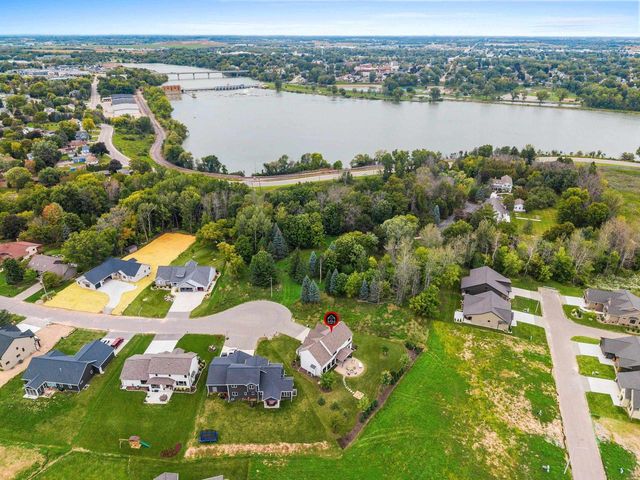 401 JERELYN COURT, Combined Locks, WI 54113