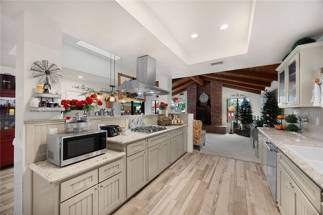 221 East, Norco, CA 92860