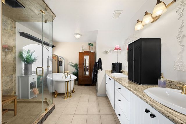 221 East, Norco, CA 92860