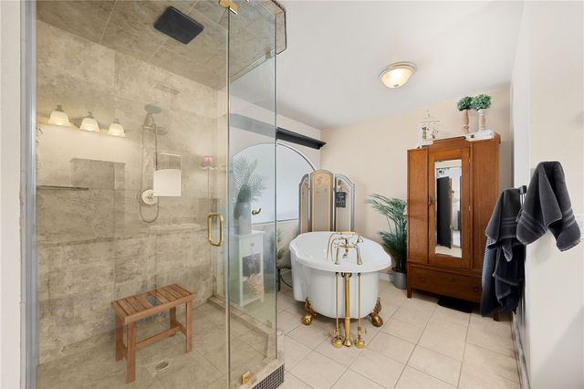 221 East, Norco, CA 92860